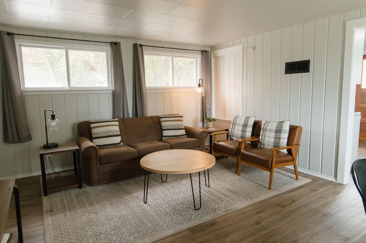 The Hill House • 2 Comfy King Beds, Walk To Main! - Cody, WY