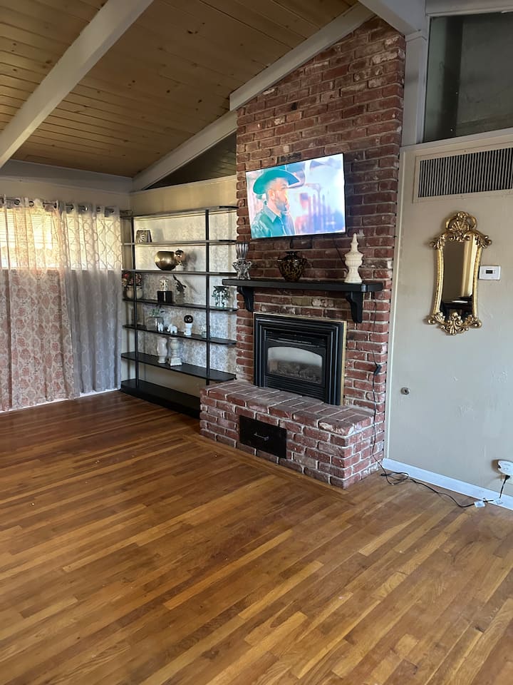 Two Bedroom One Bath Home. In The Heart Of Madera - Madera, CA