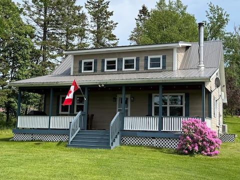 Red Sand Retreat 3-BR cottage with beach
