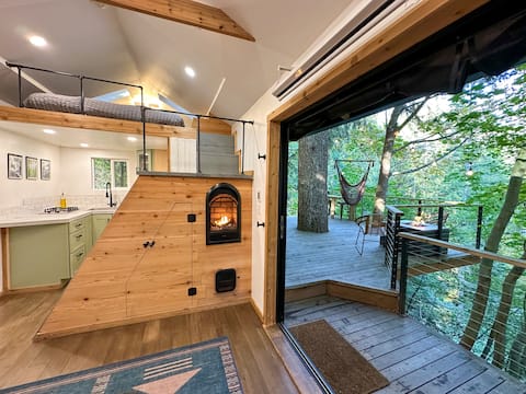 Bear Creek Treehouse | Hot Tub + Private Creek