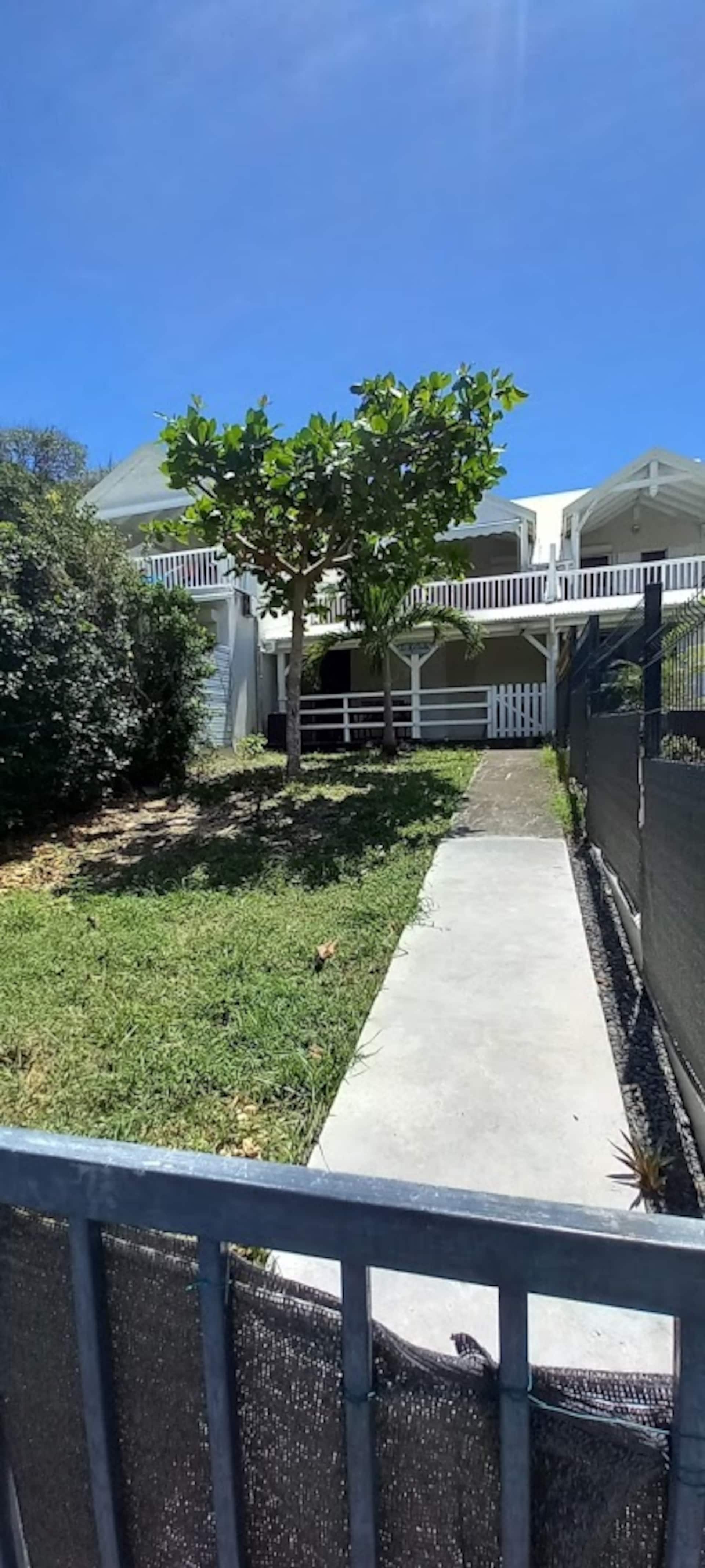 2 rooms, terrace, private garden, beach, 4 nights min.