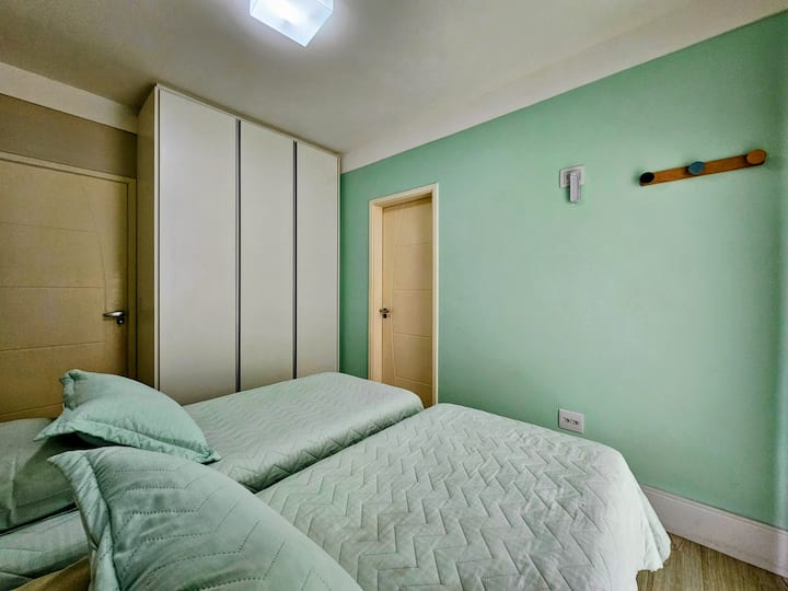 Chumba cha 3 - Chumba cha Kijani chenye Bafu la Kijani 