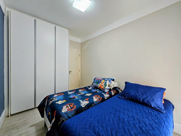 Chumba cha 2 - Chumba cha Bluu kilicho na Bafu la Bluu 