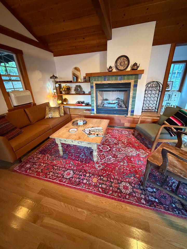 Lovely Cottage Near Town - Calistoga, CA