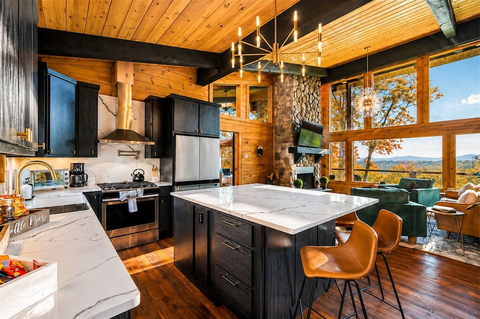 Boujee Lodge, with long-range Blue Ridge views, Blue Ridge, Georgia, USA, photo 6 of 10
