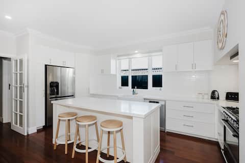 Popular Airbnb listing: Ocean at the end of the street, South Freo Gem in Perth