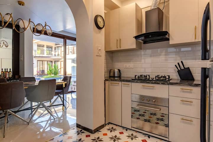 Full kitchen image 1