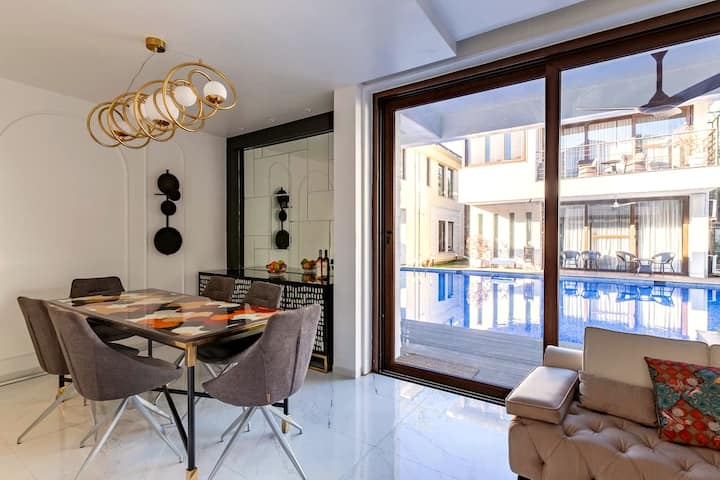 Dining area image 1
