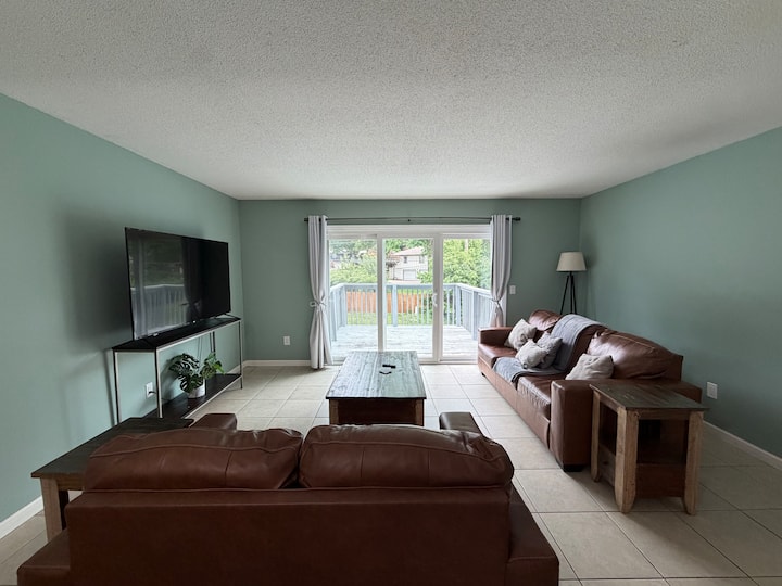 3 Bedroom 1.5 Bath Private Townhouse - Overland Park, KS