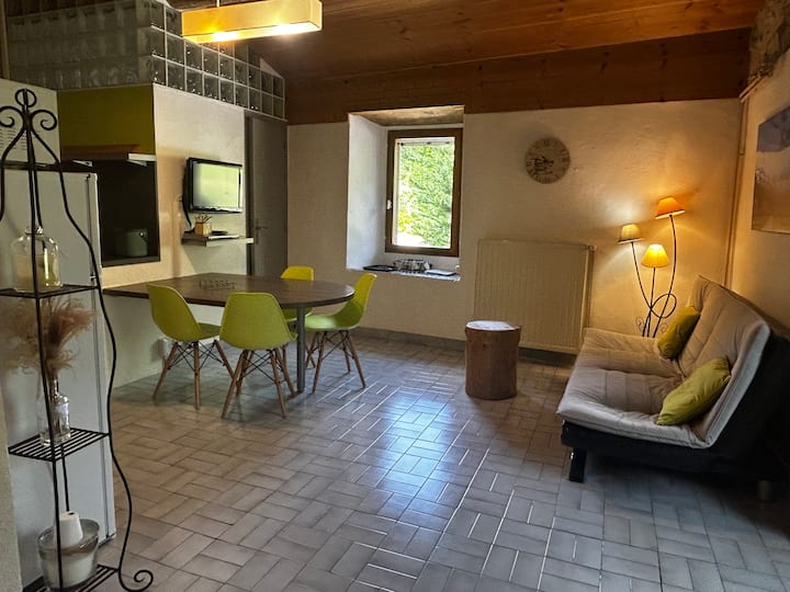 Joli Gîte Au Calme
Gîte Chante Le Vent Classé 3* - Die