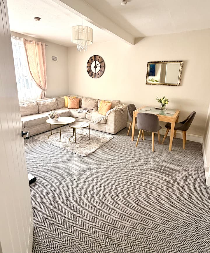 Lovely Central 2 Bedroom Apartment - Dumfries