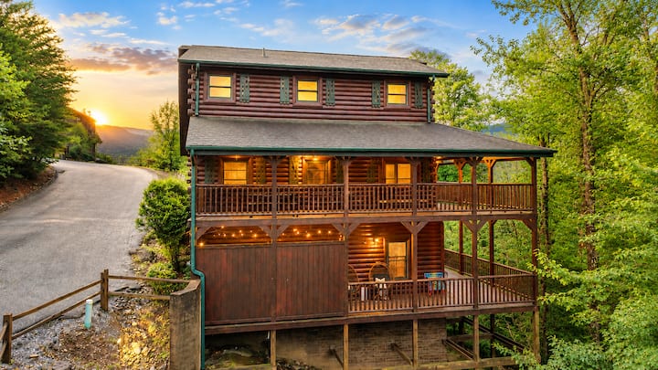 Newly Updated + Host - Sleeps 18 - Close To Dt - Gatlinburg, TN