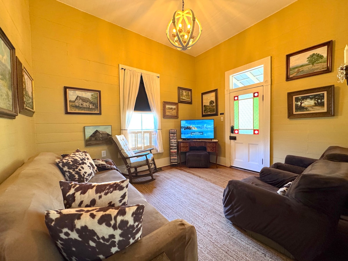 Smart TV w/streaming options, DVD player, phone chargers, plus DVDs. Sofa converts to a queen bed.  Sofa and chair slip covers are washed after each guest. 