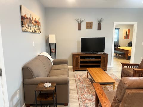 Top Airbnb: Cozy 1 bedroom guest suite with full kitchen in Oro Valley