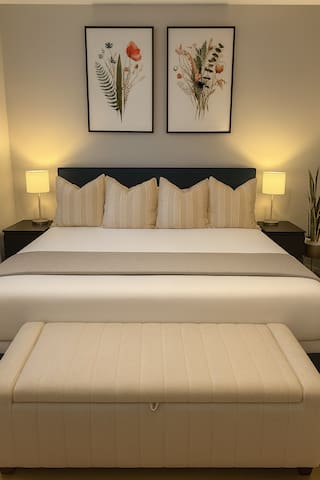 The Urban Oasis | Outdoor Lounge • Sleeps 10+