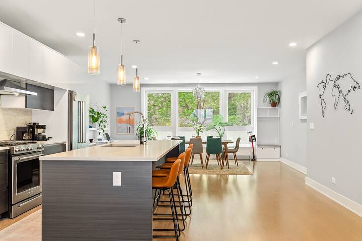 The Urban Oasis | Outdoor Lounge • Sleeps 10+ gallery image 3