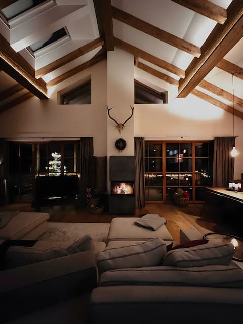 Luxurious 200 m² chalet with hot tub & sauna