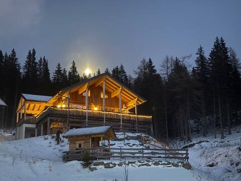 Luxurious 200 m² chalet with hot tub & sauna