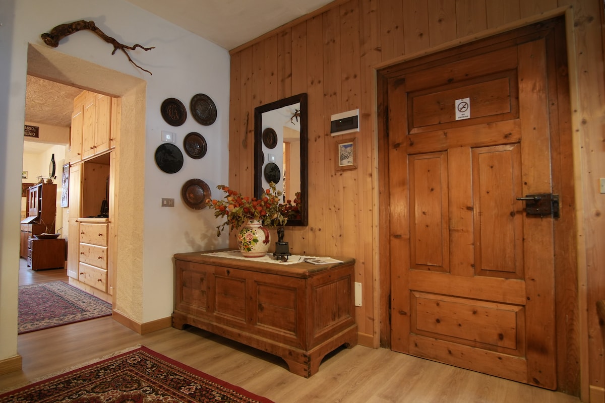 Annuncio Airbnb popolare: Casa Vincenzina - Charming two-room wooden apartment a Valdisotto