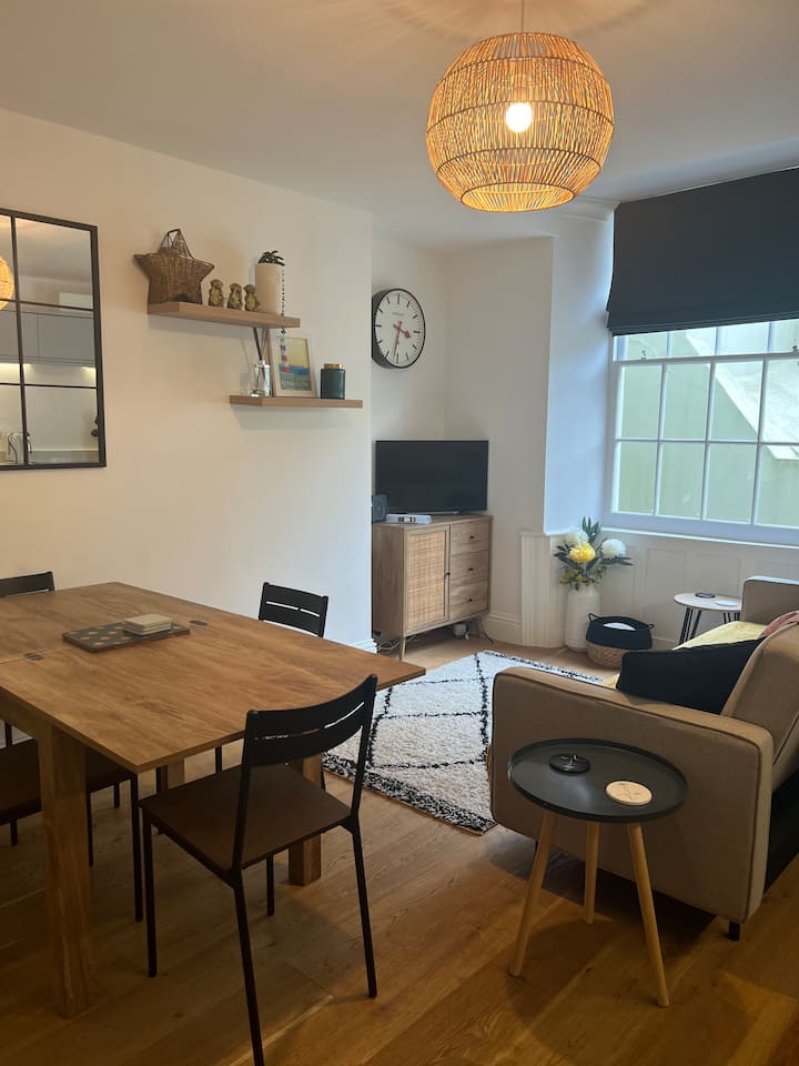 Elegant 2 Bed Flat In Barbican/hoe Area W/parking - Plymouth