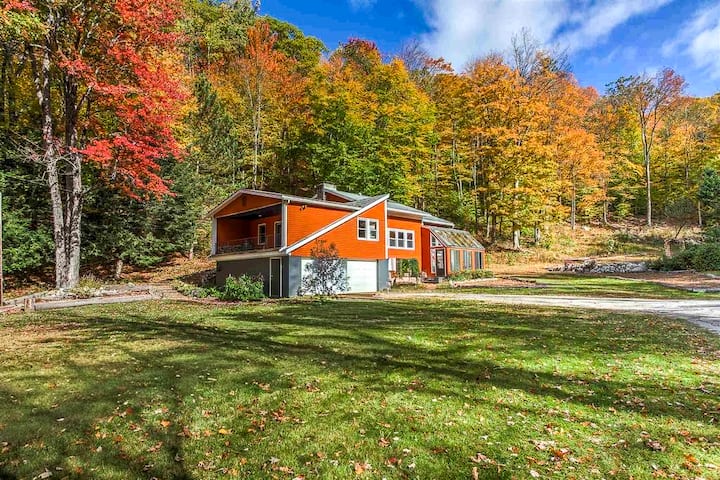 Winter Lore 26 Private Acres, Game Room, Hot Tub & Pet-friendly Near Killington - Vermont