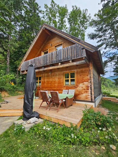 Cozy vacation home with garden in Puchberg