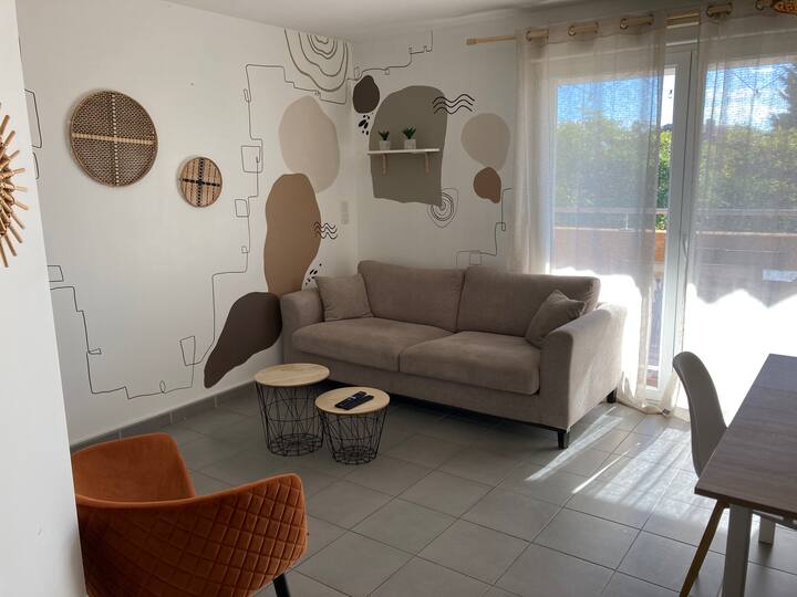 *Athome* : T3 Wifi Parking Privé Plein Centre - Anjou