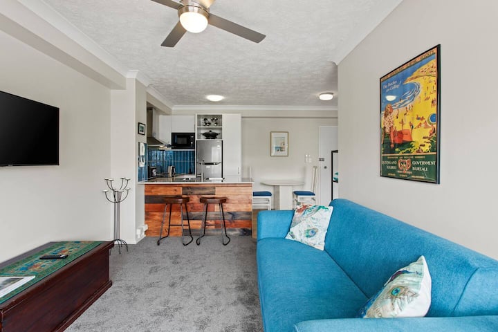 Deja Blue: Sunny Surfers Getaway On Chevron Island - Gold Coast