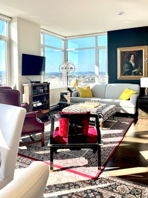 Successful Airbnb property: 'Fifteen 09 at ERA' -DT 2 bedroom condo w/ Parking in Victoria