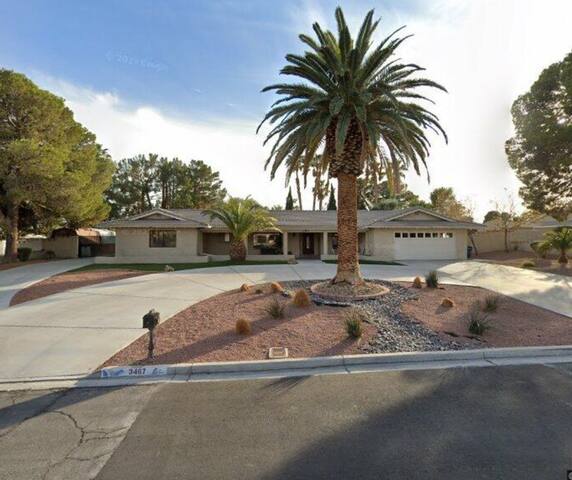 1/2 Acre Estate nr Strip 1mi-S. LVBlvd|5min-Airpt gallery image 3