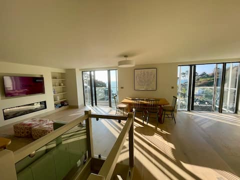 Captain’s Rest - Outstanding sea views with style