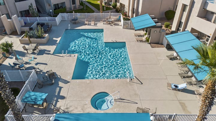 Lovely 2 Bedroom Condo With Pool - Mesa, AZ