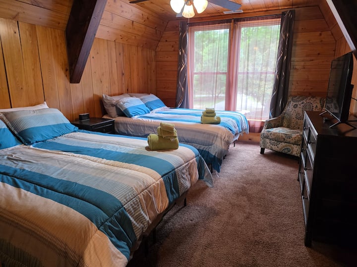 חדר שינה בקומה השנייה בבית הראשי