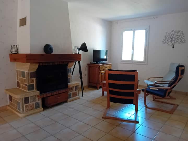 Gîte Maison "Des 3 Filles" Pour 6 Personnes Cantal - Cantal