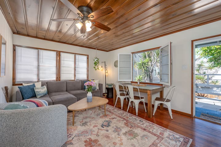 2 Blocks to Sand: Venice Cottage & Lush Backyard