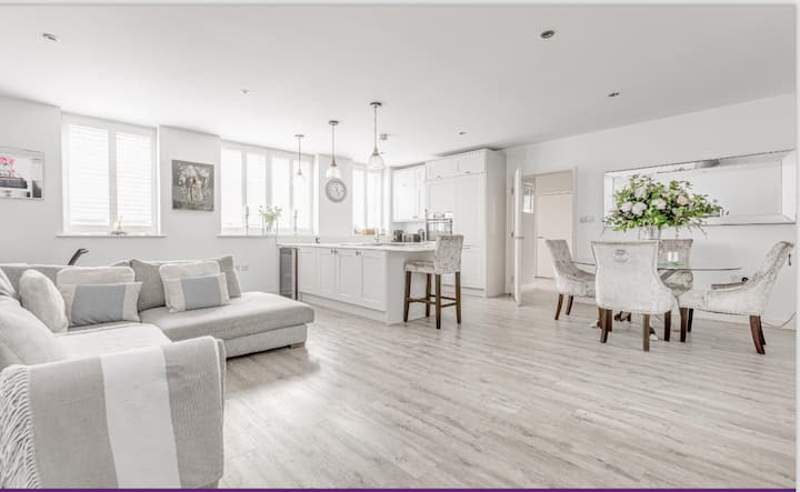 2 Bedroom Flat In Imperial Wharf By The River - Chelsea