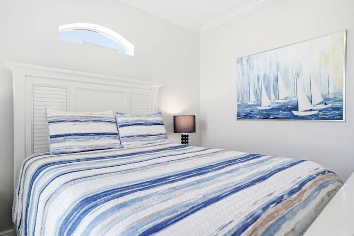 Queen bedroom #1