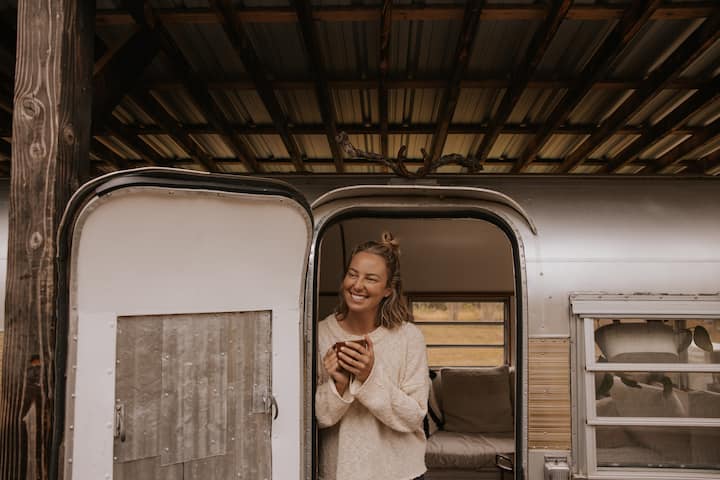 ビンテージ　トレーラー　昭和レトロ。 昭和の黄金期のトラックが、今、モノクロ写真でよみがえる！『昭和の