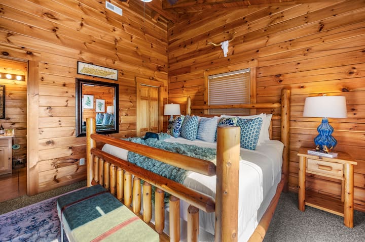 Შეიგრძენით ლურჯ-მწვანე სოფლის საძინებლის დიზაინის ხიბლი, რომელშიც თავმოყრილია განსაცვიფრებელი საწოლი დიდი ზომის, რომელიც ბუნების განტვირთვისთვის გიწვევთ.