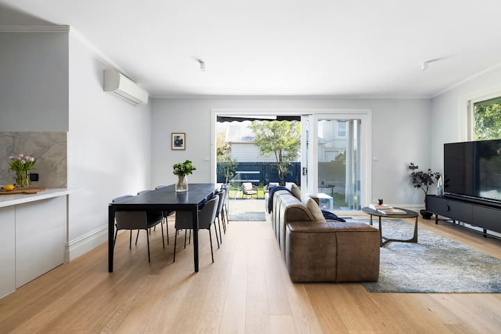 Brighton Designer Retreat – Walk to Beach & Cafes gallery image 3