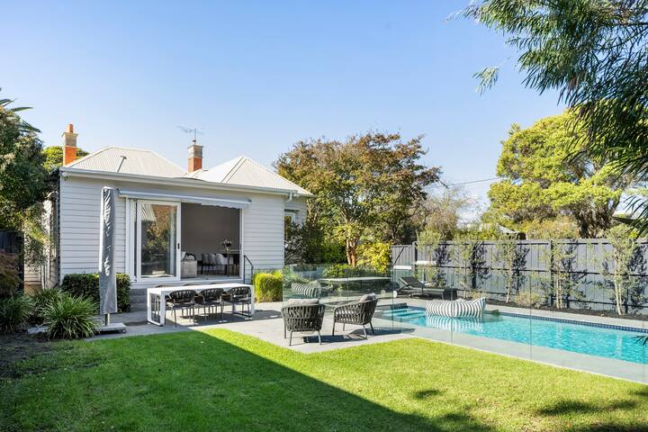 Brighton Designer Retreat – Walk to Beach & Cafes