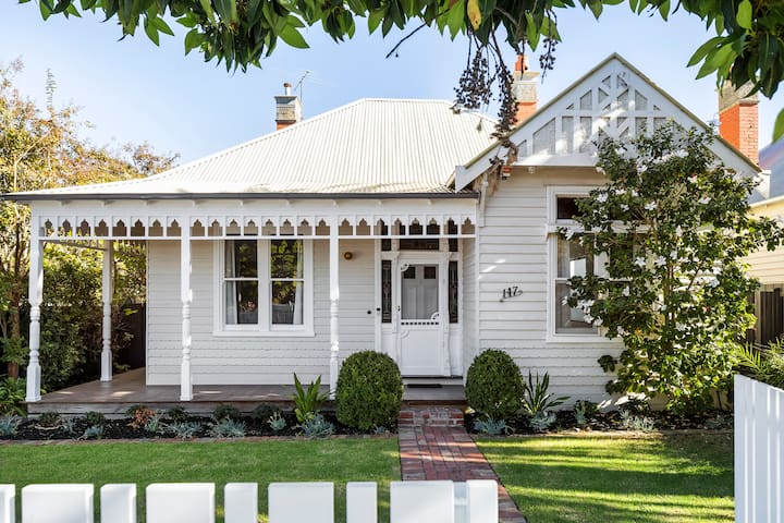 Brighton Designer Retreat – Walk to Beach & Cafes gallery image 2