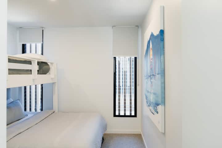 Dormitorio de invitados tres (nivel superior)