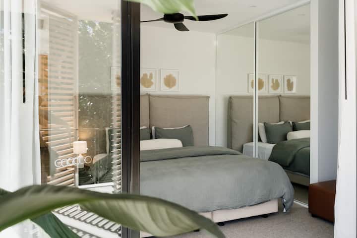 Recámara de invitados dos, configuración de cama tamaño king o dos camas individuales a solicitud (planta superior)