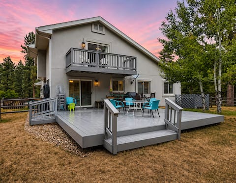 Scenic Mountainside Home with Deck and Yard