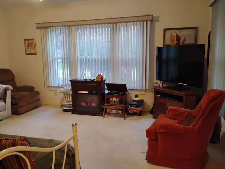 Eileen's Boutique 1br - Monticello, NY
