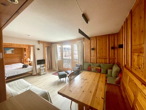Top Airbnb: Snow front, resort center, 100 m from the slopes à Val D'isère