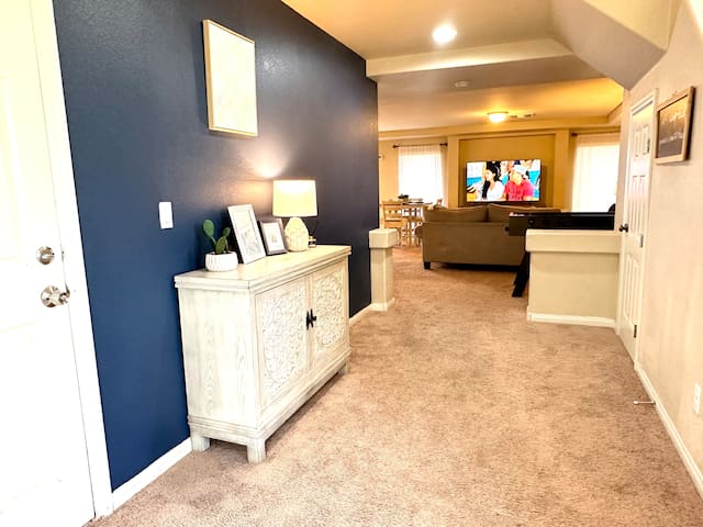 Comfortable house 5BD 3.5BA 3STORY 10BEDS 16 SLEEP gallery image 2