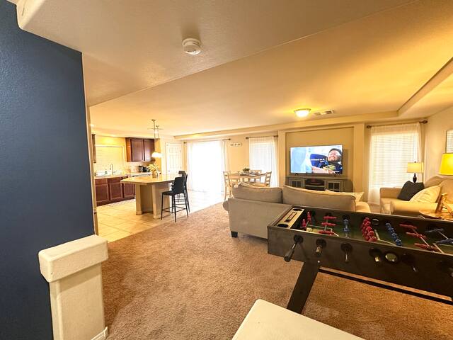 Comfortable house 5BD 3.5BA 3STORY 10BEDS 16 SLEEP gallery image 4