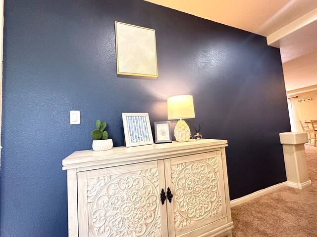 Comfortable house 5BD 3.5BA 3STORY 10BEDS 16 SLEEP gallery image 3